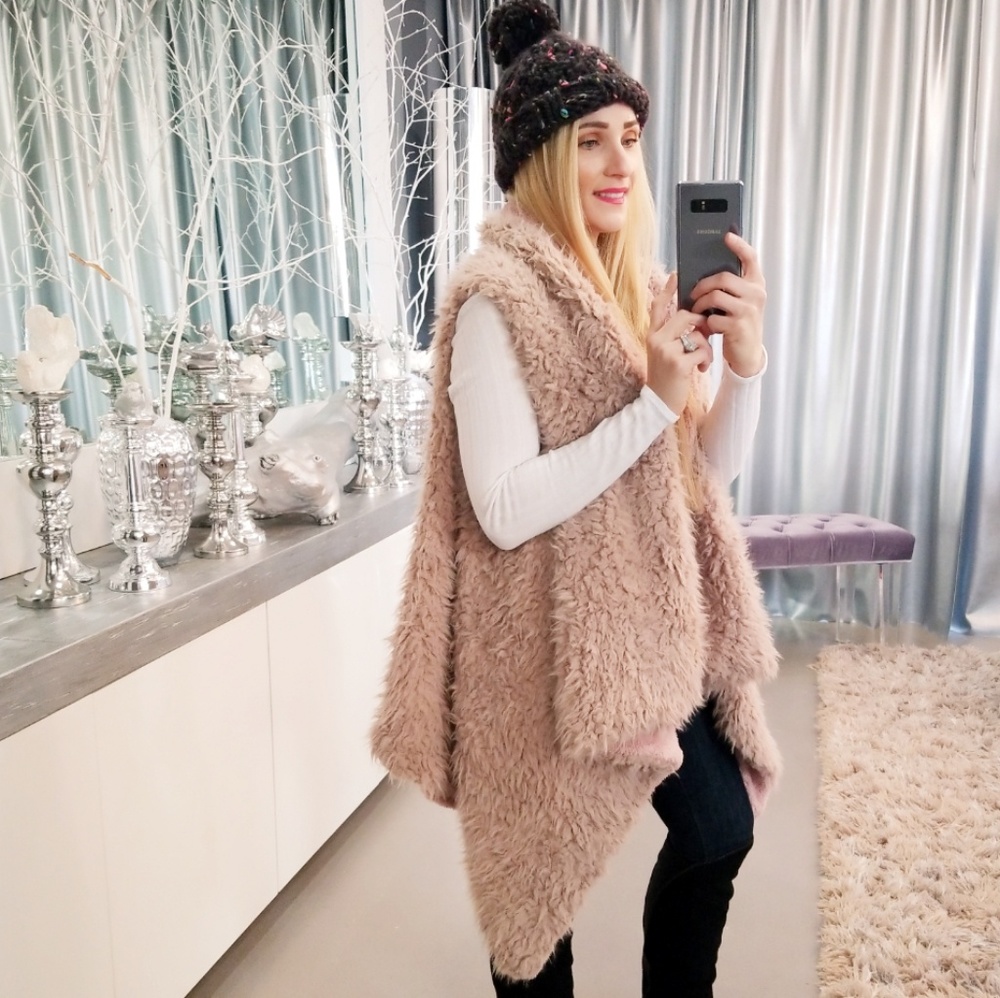 VEST Blush Faux Fur Vest - Picture 2 of 6